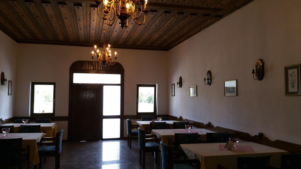 فندق Conacul Balta Albă المظهر الخارجي الصورة